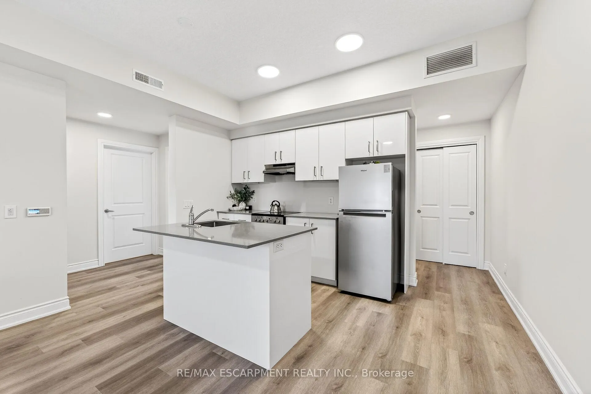 Photo 7 of Unit 302, 261 King Street E, Hamilton, Stoney Creek — HOMEH