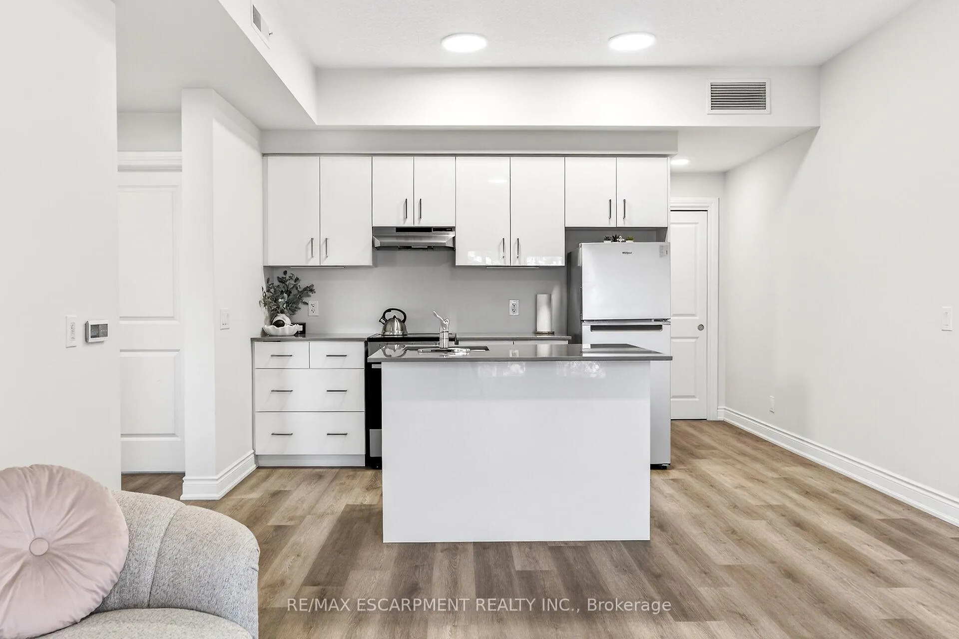 Photo 10 of Unit 302, 261 King Street E, Hamilton, Stoney Creek — HOMEH