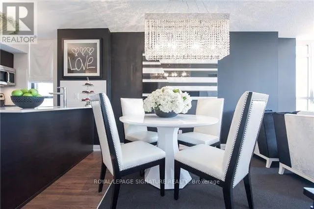 Photo 2 of Unit 1113, 305 Roehampton Avenue, Toronto, Mount Pleasant East — HOMEH