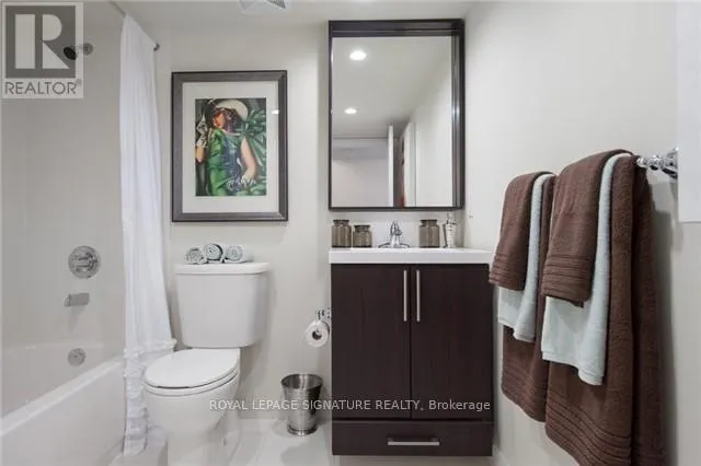 Photo 7 of Unit 1113, 305 Roehampton Avenue, Toronto, Mount Pleasant East — HOMEH