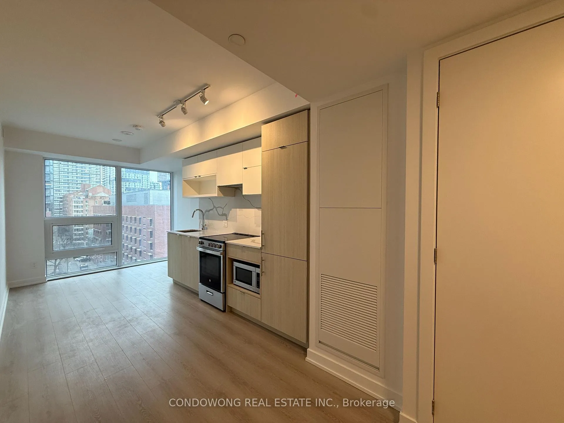 Photo 2 of Unit 901, 100 Queen Street E, Toronto, Church-Yonge Corridor — HOMEH