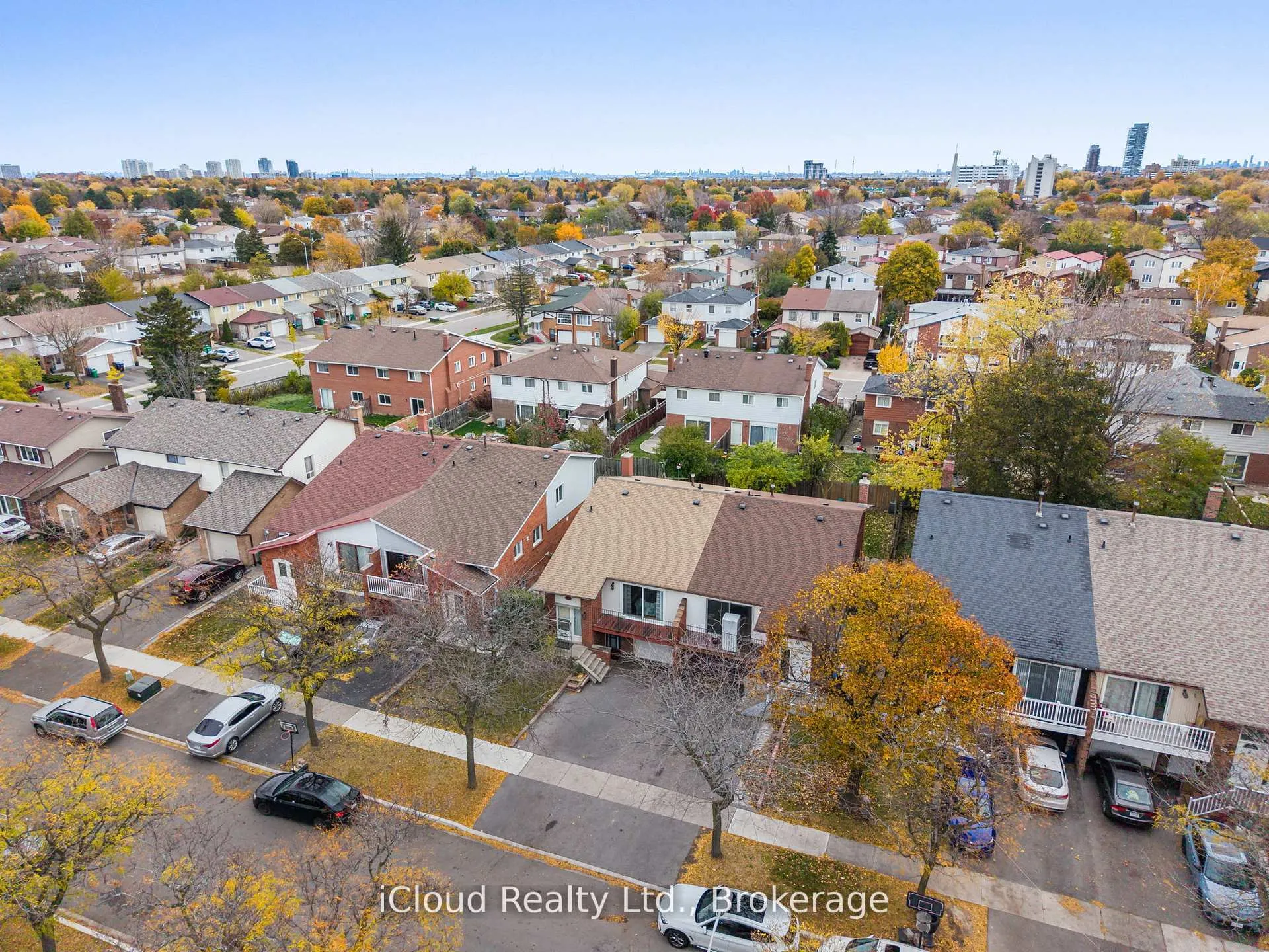Photo 3 of 35 Carter Drive, Brampton, Brampton North — HOMEH