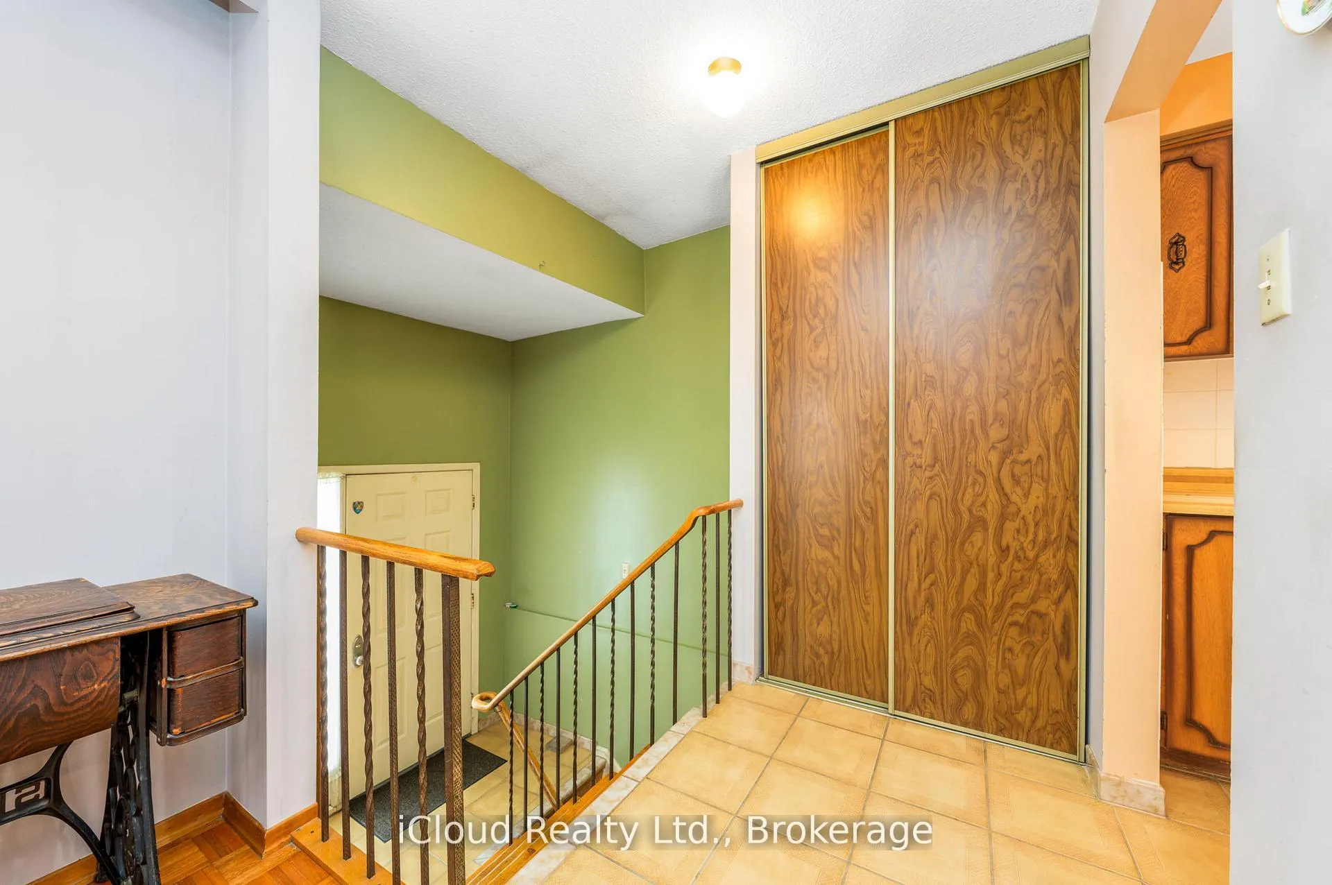 Photo 9 of 35 Carter Drive, Brampton, Brampton North — HOMEH