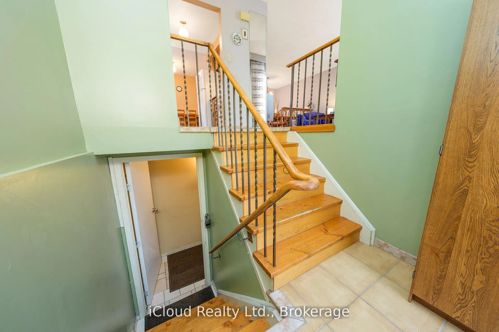 Photo 10 of 35 Carter Drive, Brampton, Brampton North — HOMEH