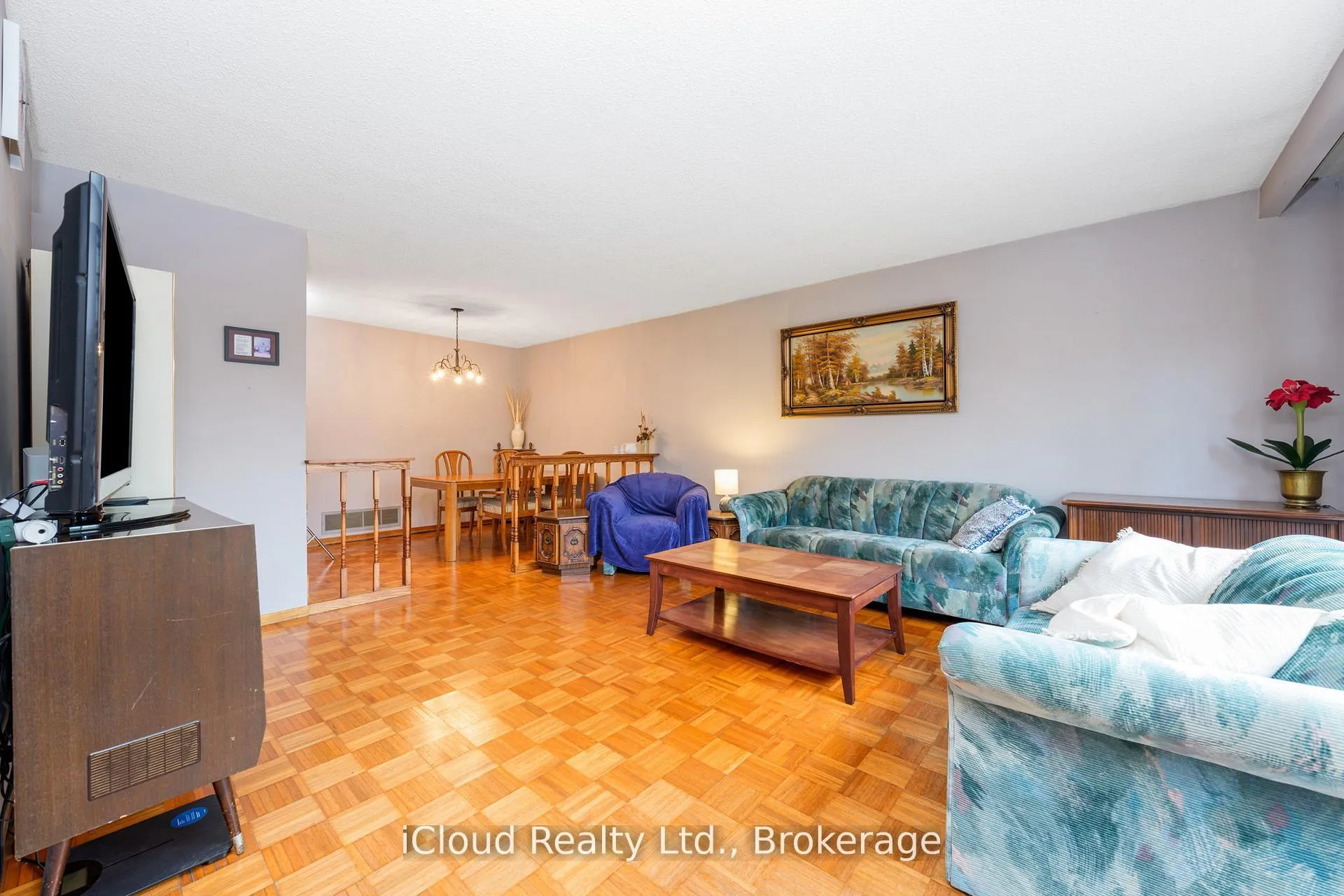 Photo 11 of 35 Carter Drive, Brampton, Brampton North — HOMEH