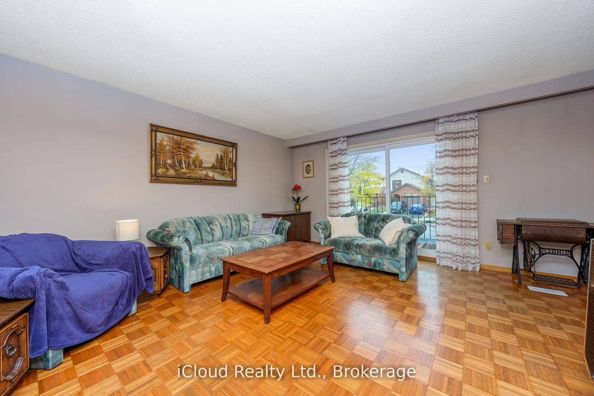 Photo 12 of 35 Carter Drive, Brampton, Brampton North — HOMEH