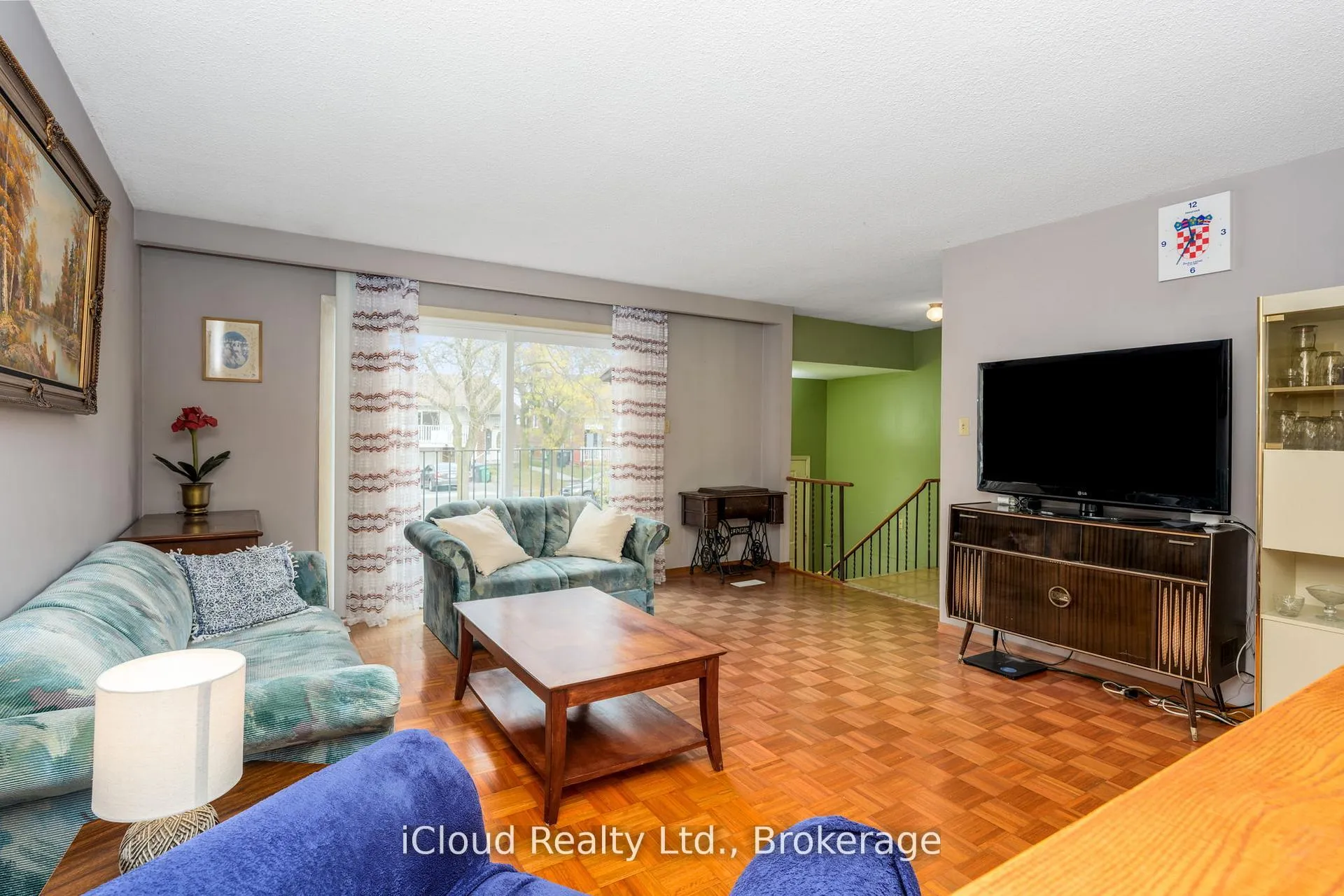 Photo 13 of 35 Carter Drive, Brampton, Brampton North — HOMEH
