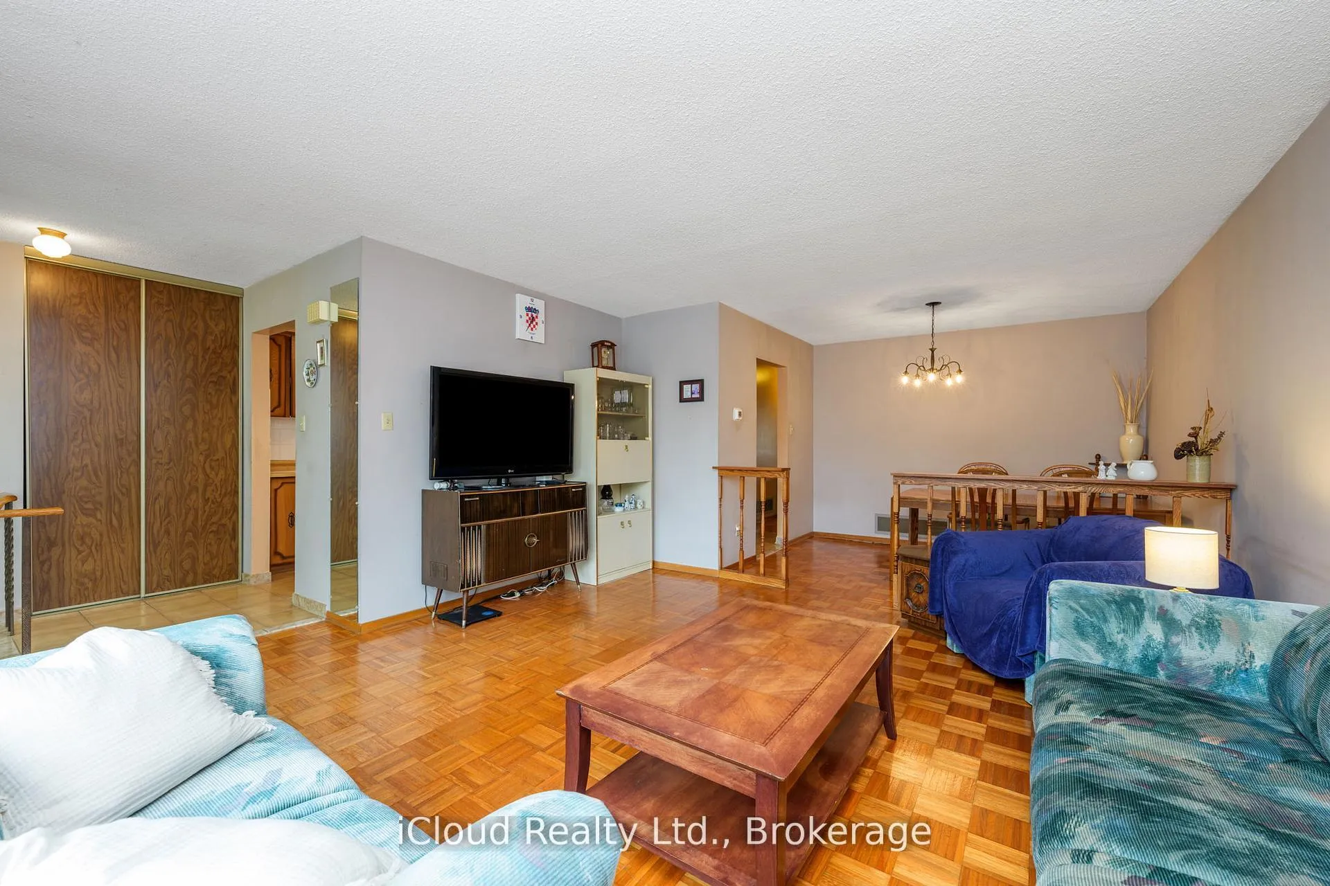Photo 14 of 35 Carter Drive, Brampton, Brampton North — HOMEH