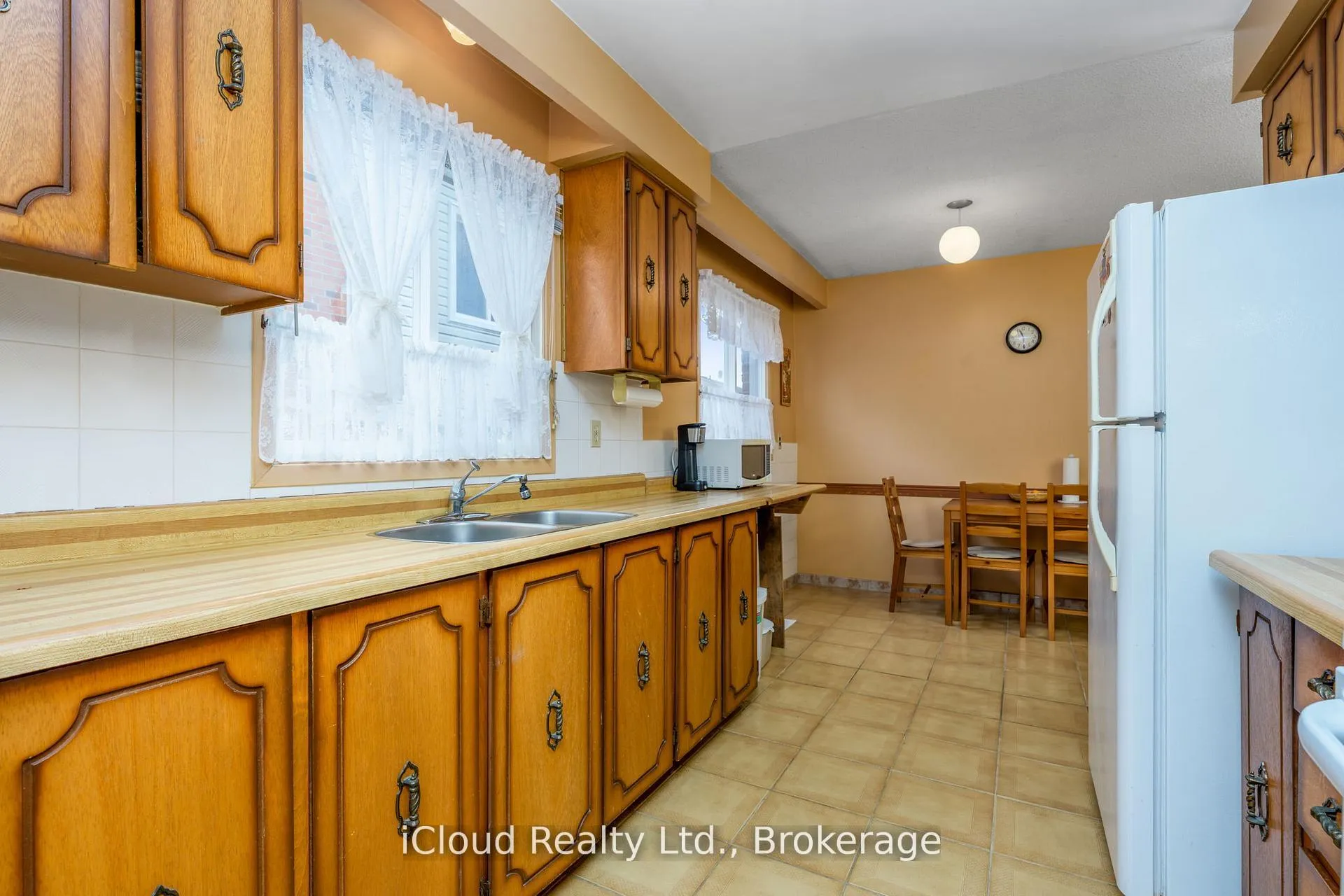 Photo 16 of 35 Carter Drive, Brampton, Brampton North — HOMEH