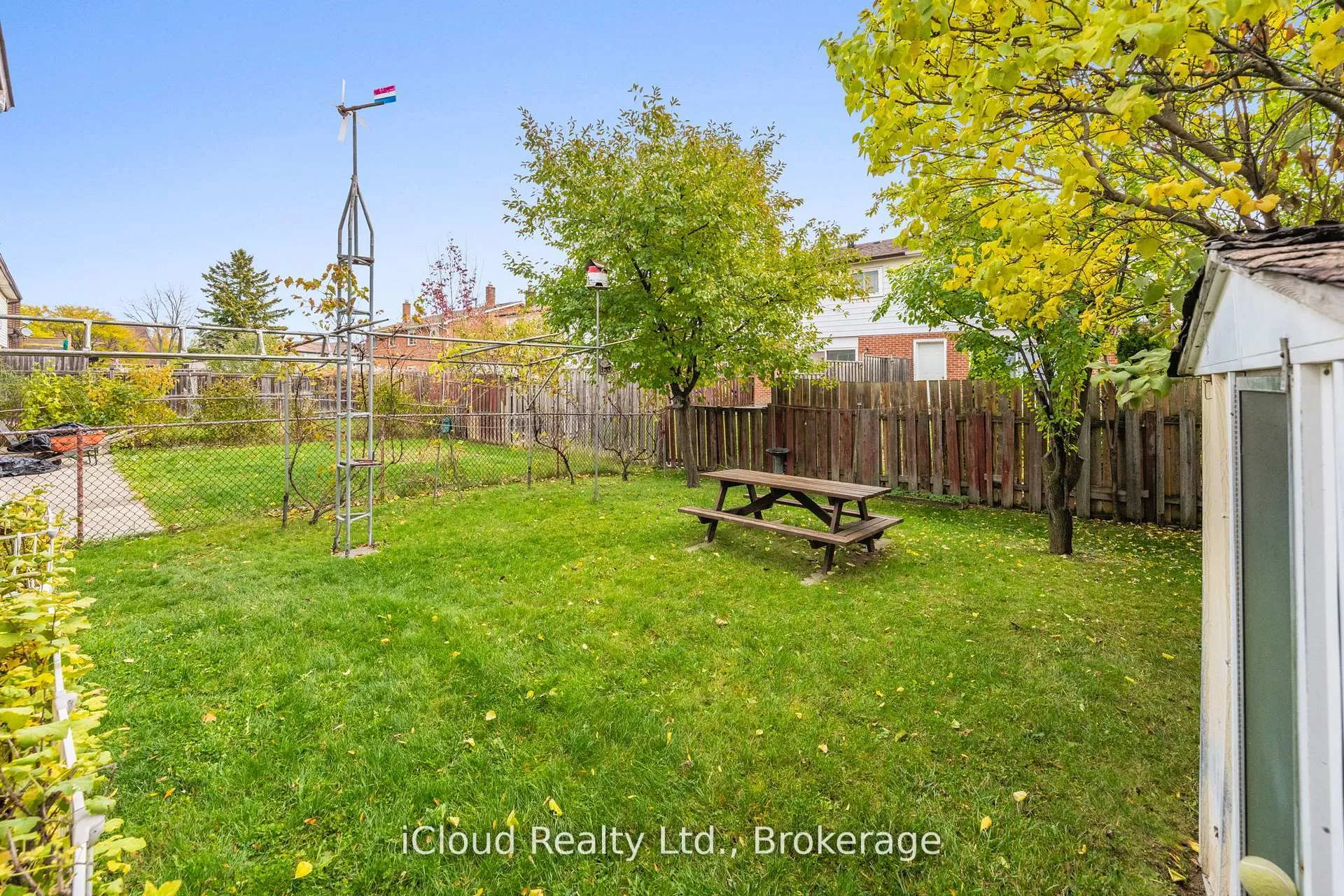 Photo 32 of 35 Carter Drive, Brampton, Brampton North — HOMEH