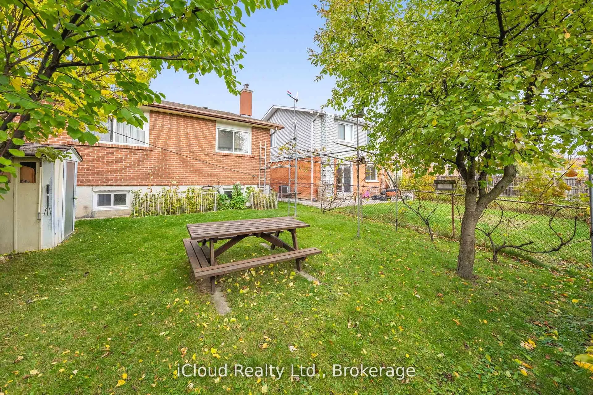 Photo 33 of 35 Carter Drive, Brampton, Brampton North — HOMEH