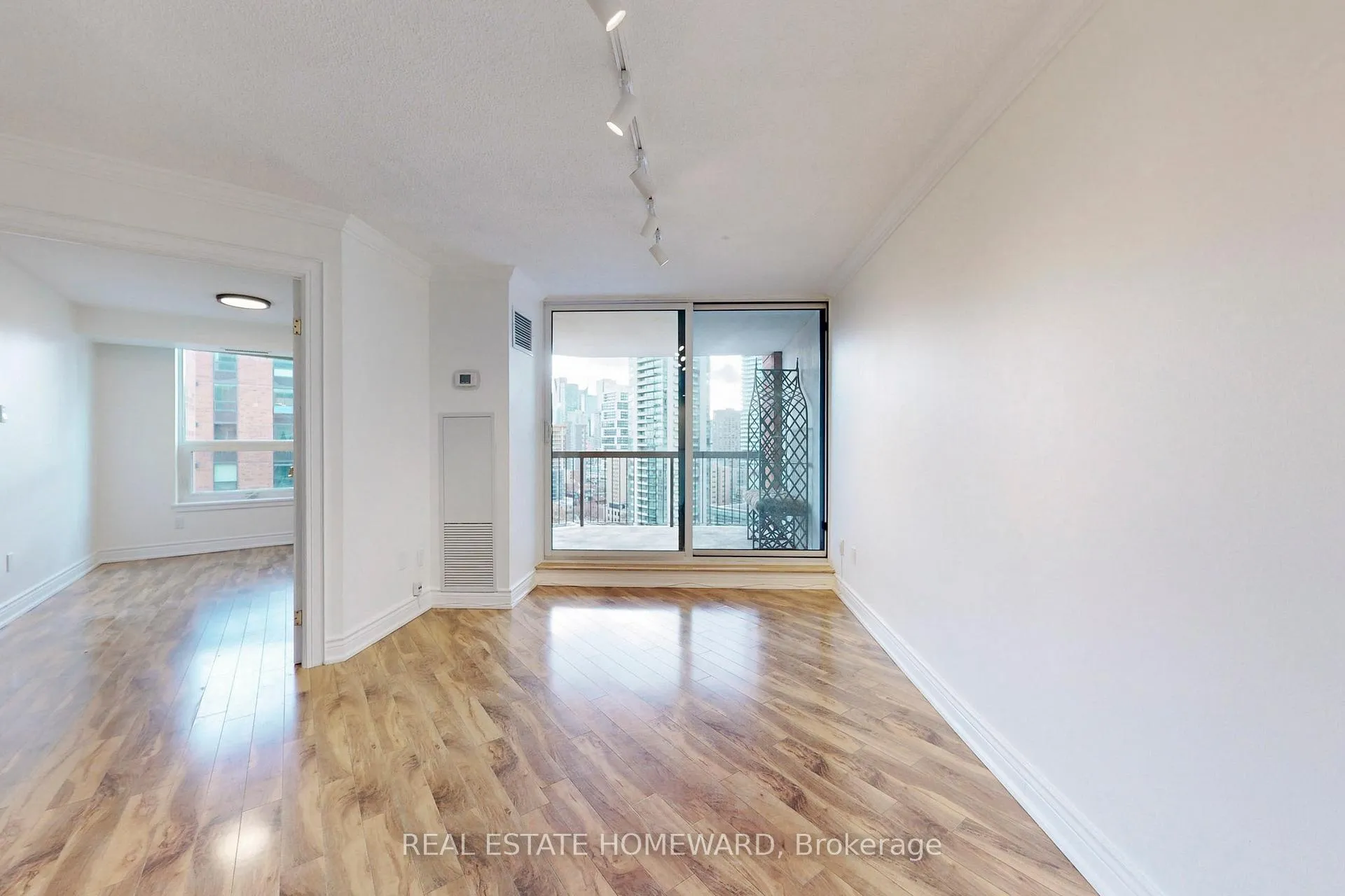 Photo 2 of Unit 1827, 77 Maitland Place, Toronto, Cabbagetown-South St. James Town — HOMEH