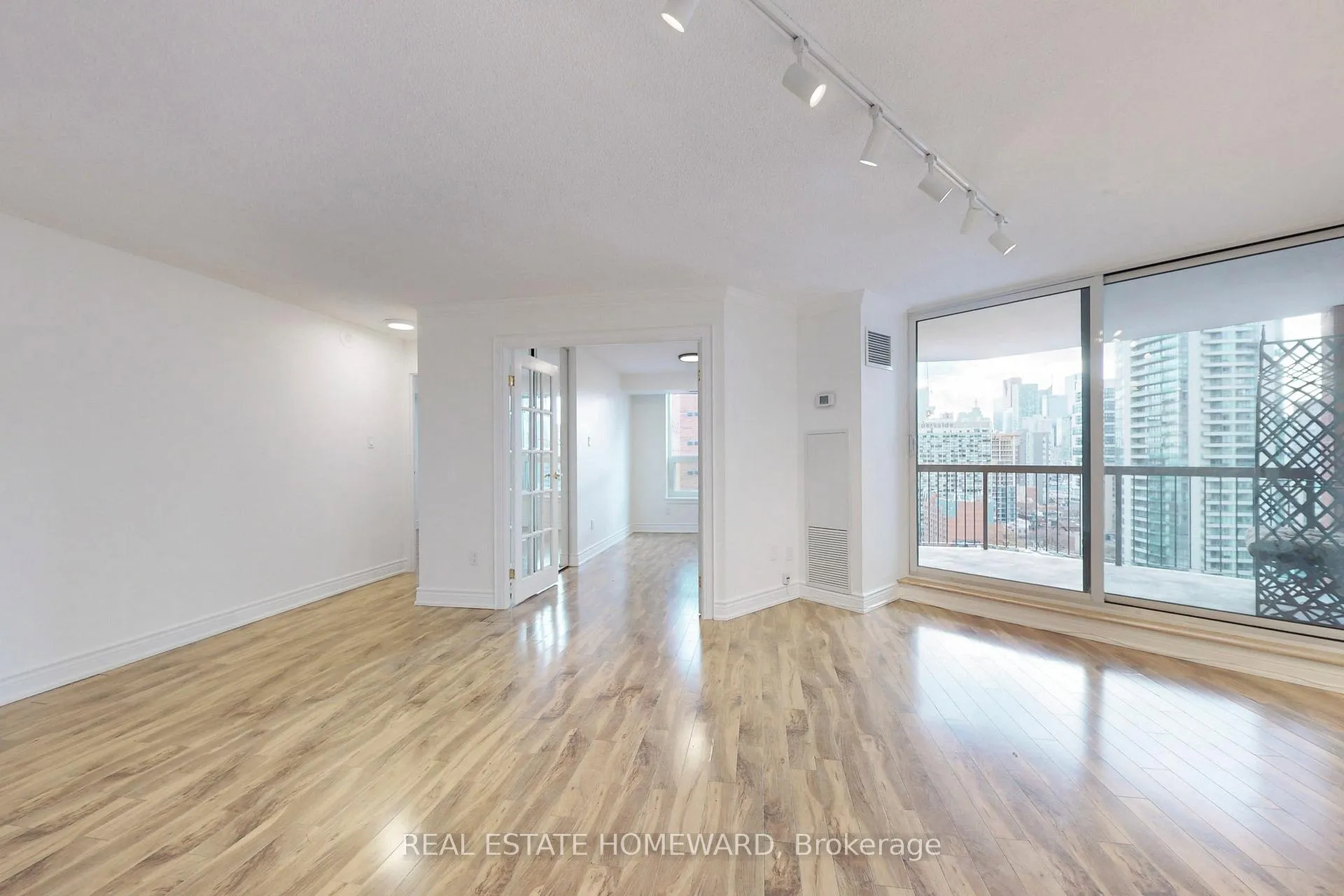 Photo 3 of Unit 1827, 77 Maitland Place, Toronto, Cabbagetown-South St. James Town — HOMEH