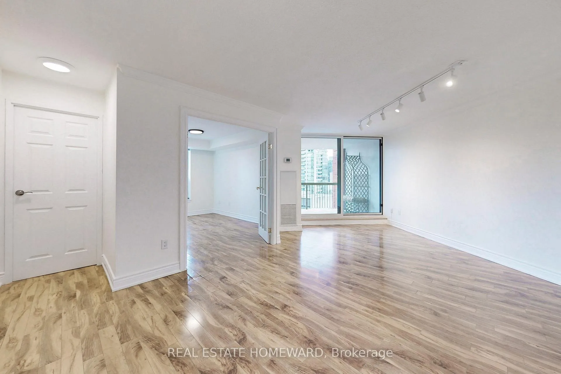 Photo 6 of Unit 1827, 77 Maitland Place, Toronto, Cabbagetown-South St. James Town — HOMEH