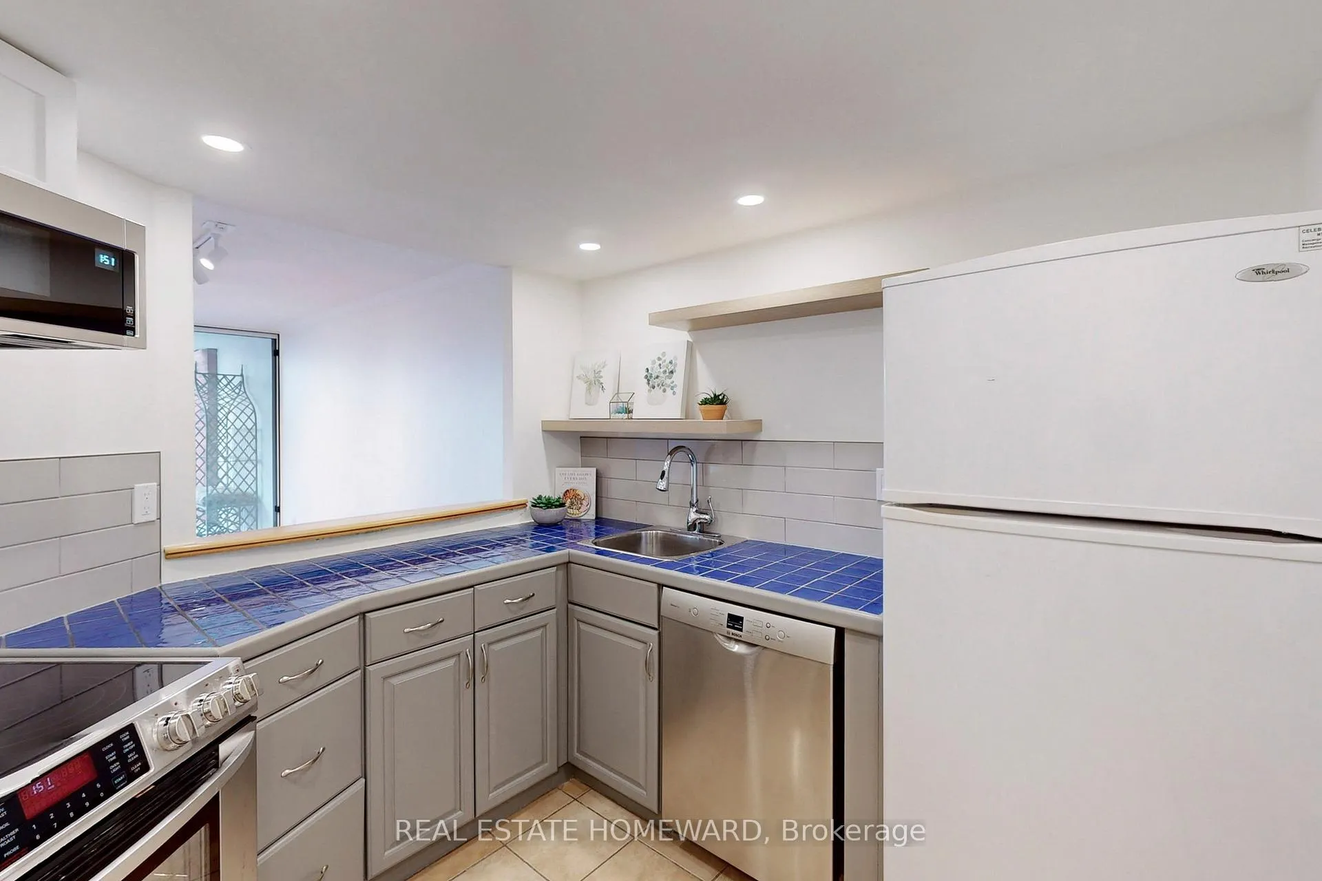 Photo 8 of Unit 1827, 77 Maitland Place, Toronto, Cabbagetown-South St. James Town — HOMEH