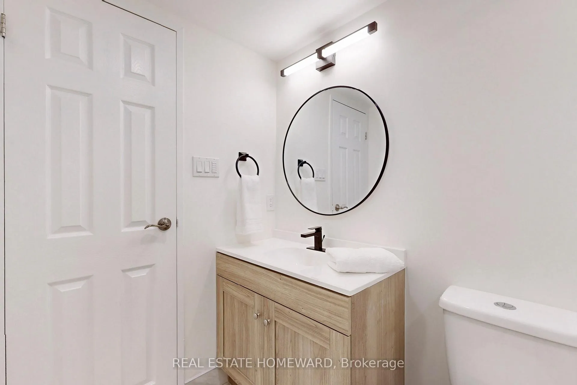 Photo 9 of Unit 1827, 77 Maitland Place, Toronto, Cabbagetown-South St. James Town — HOMEH