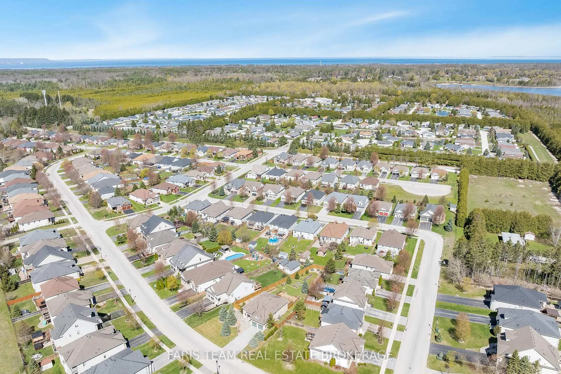 Photo 38 of 9 Broadpoint Street, Wasaga Beach — HOMEH