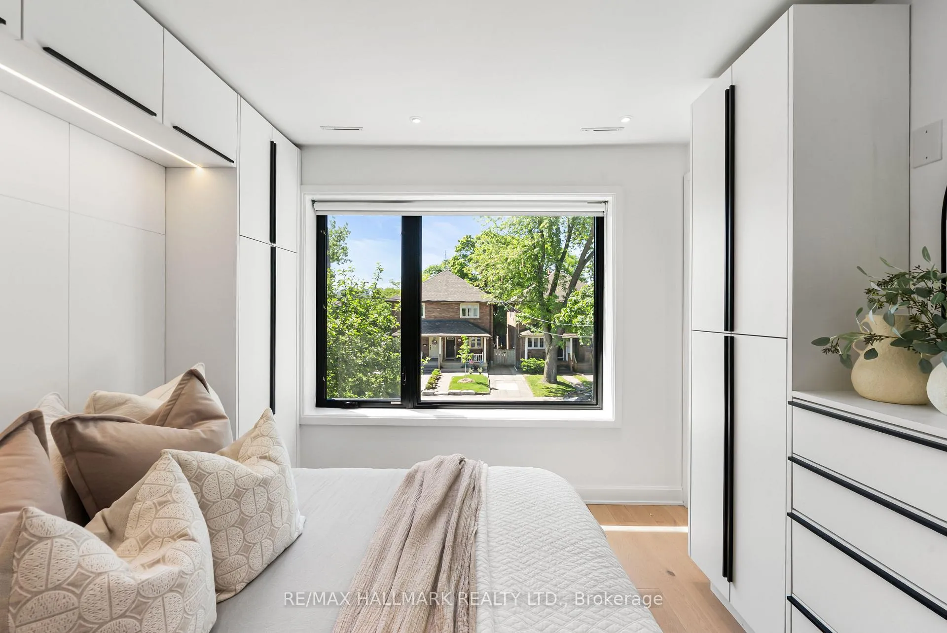 Photo 21 of 218 Woburn Avenue, Toronto, Lawrence Park North — HOMEH