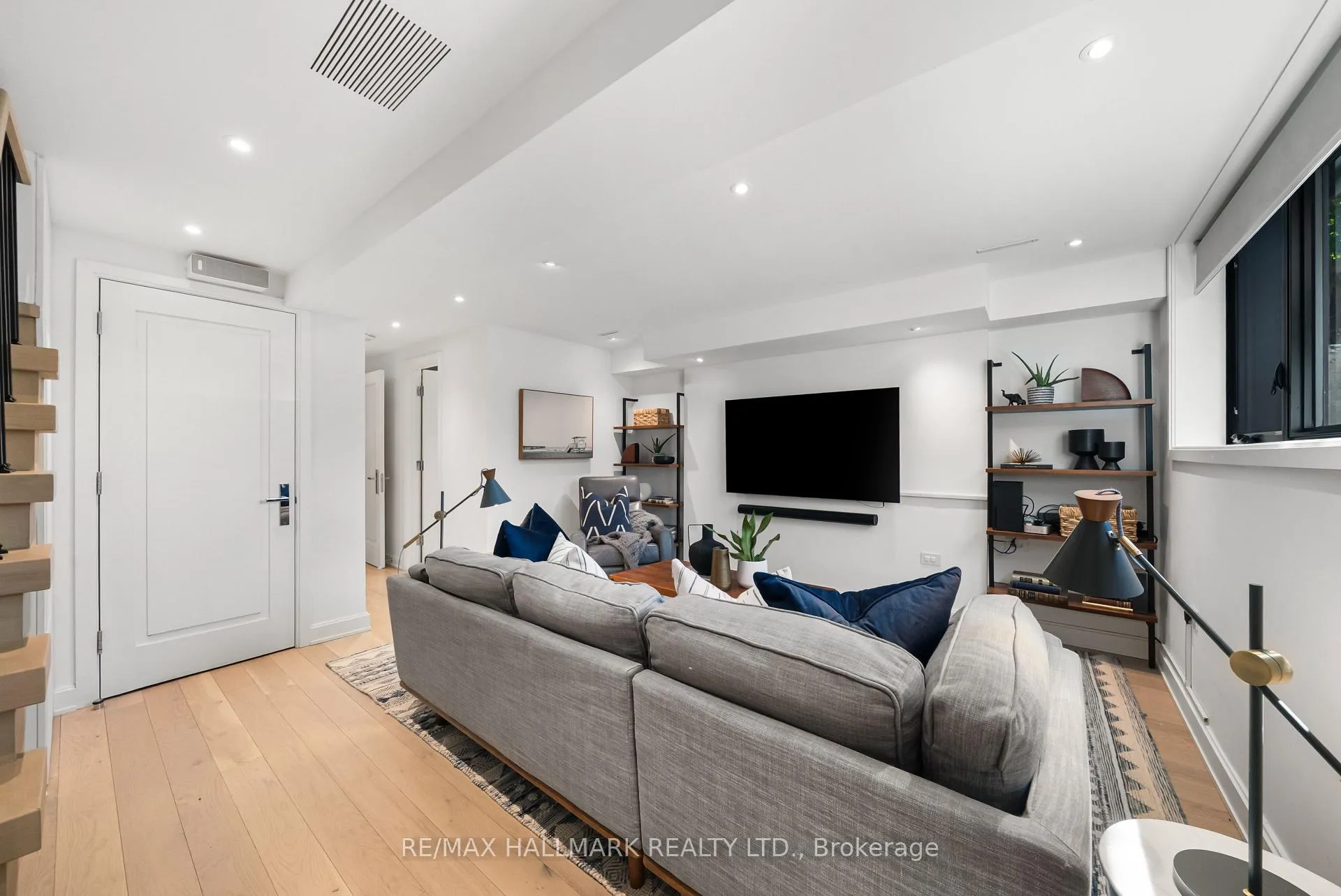 Photo 31 of 218 Woburn Avenue, Toronto, Lawrence Park North — HOMEH