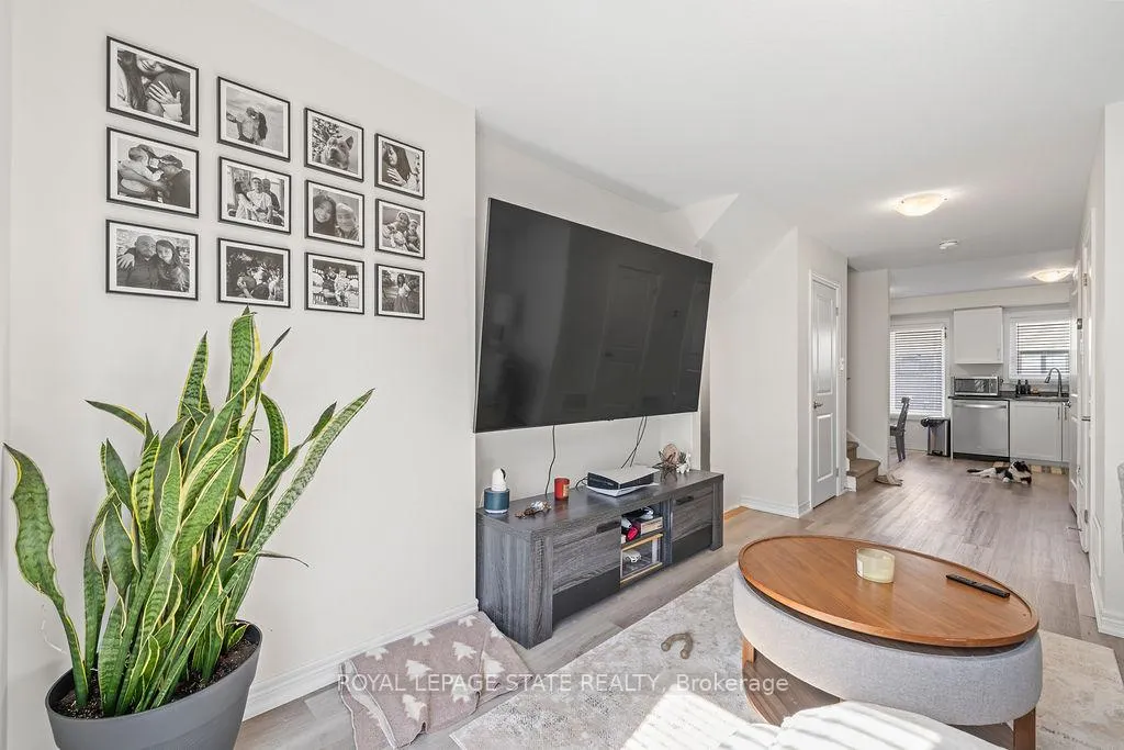 Photo 11 of 40 Radison Lane, Hamilton, McQuesten — HOMEH
