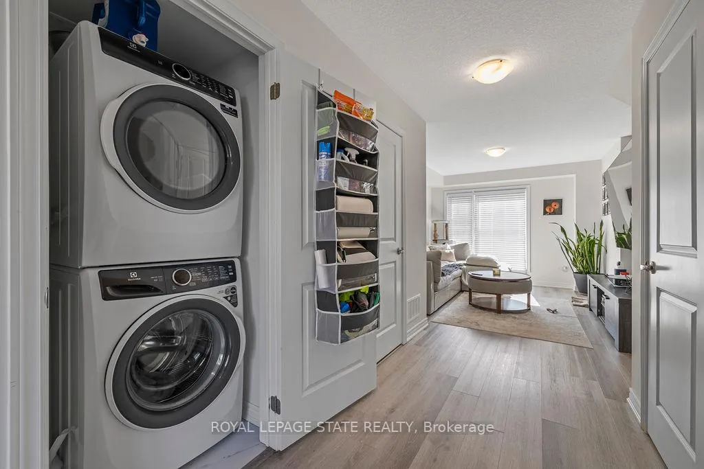Photo 16 of 40 Radison Lane, Hamilton, McQuesten — HOMEH