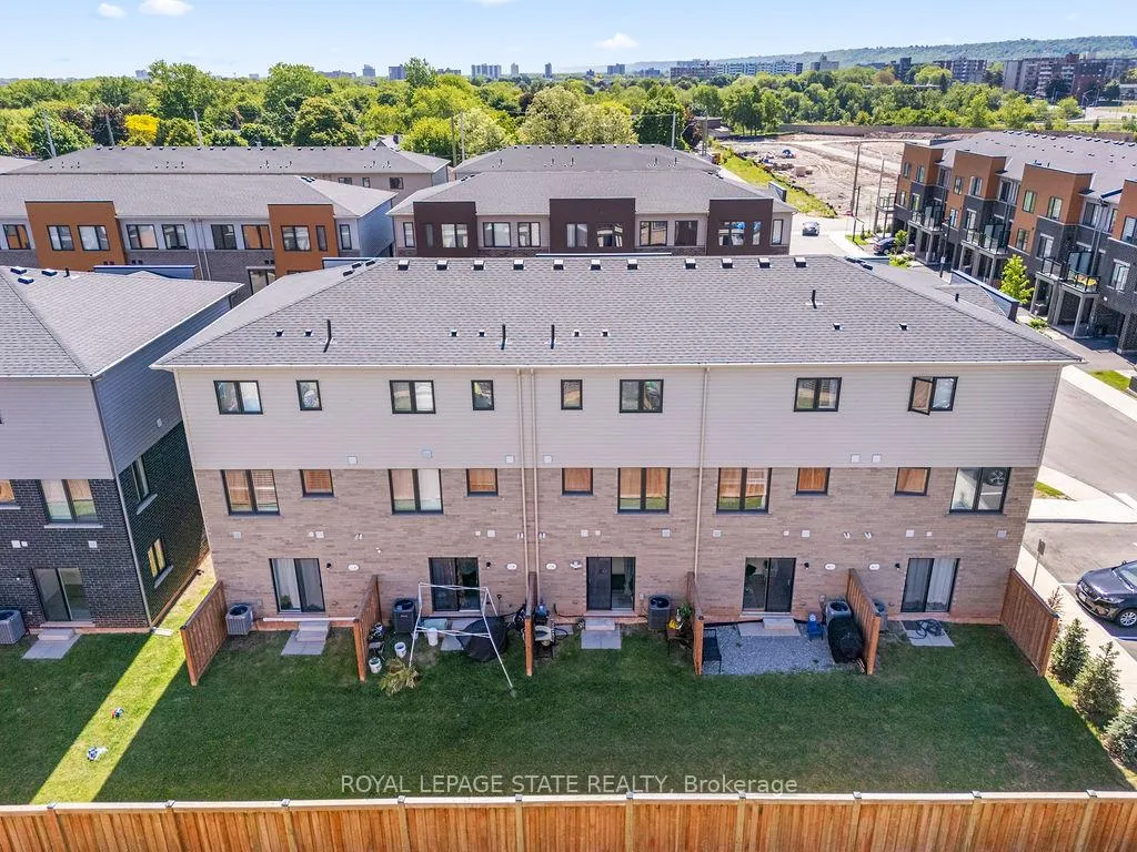 Photo 32 of 40 Radison Lane, Hamilton, McQuesten — HOMEH