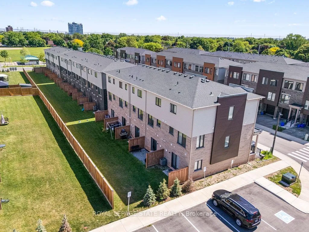 Photo 33 of 40 Radison Lane, Hamilton, McQuesten — HOMEH