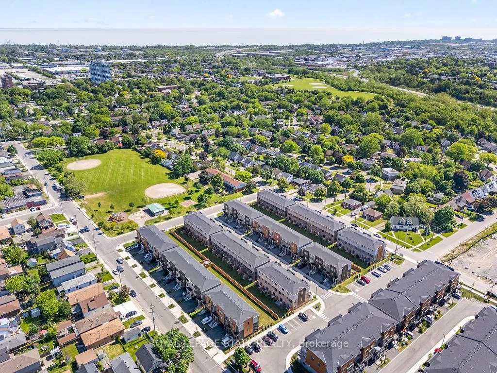 Photo 38 of 40 Radison Lane, Hamilton, McQuesten — HOMEH