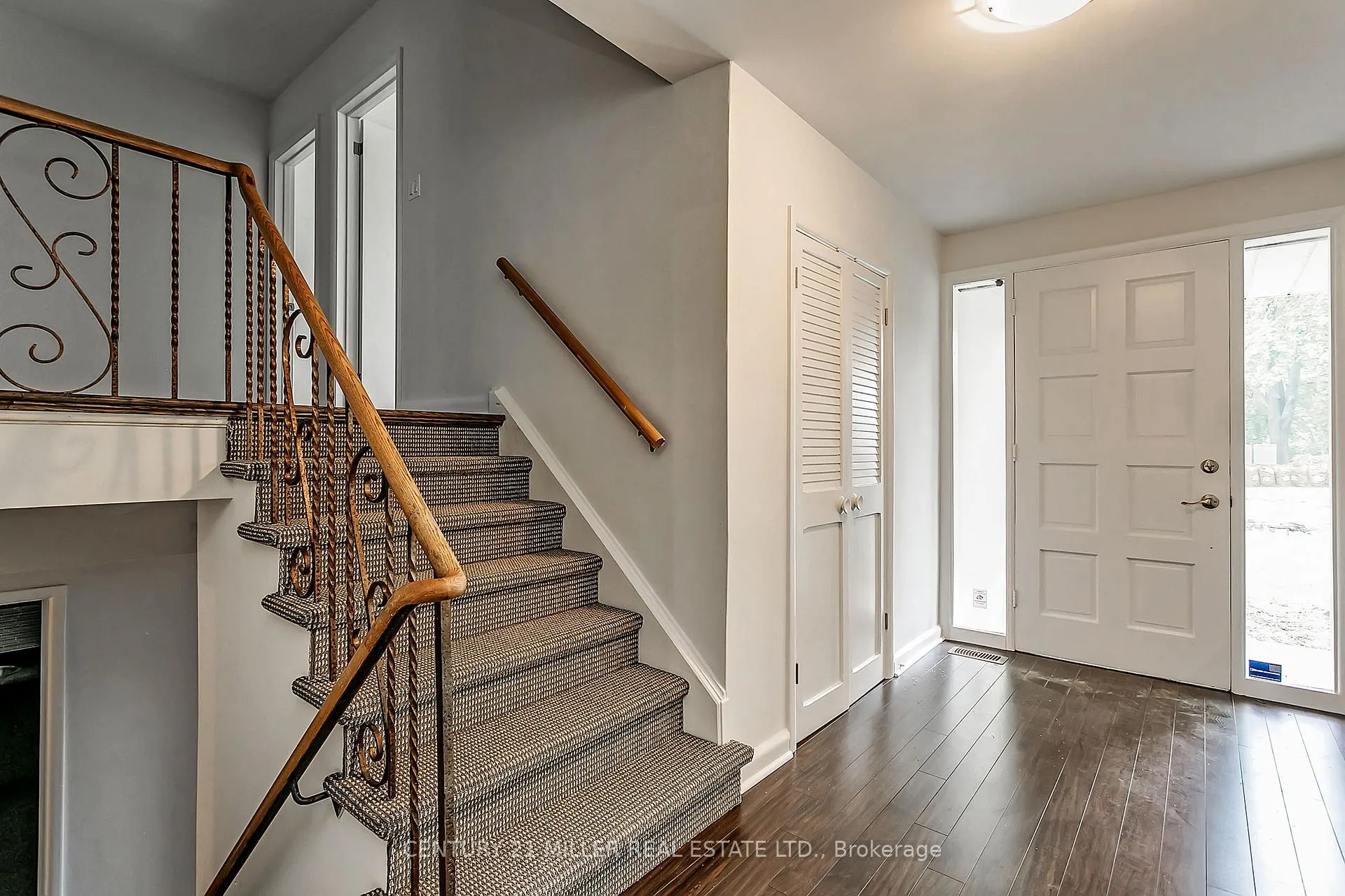 Photo 2 of 91 Ennisclare Drive E, Oakville, Morrison — HOMEH