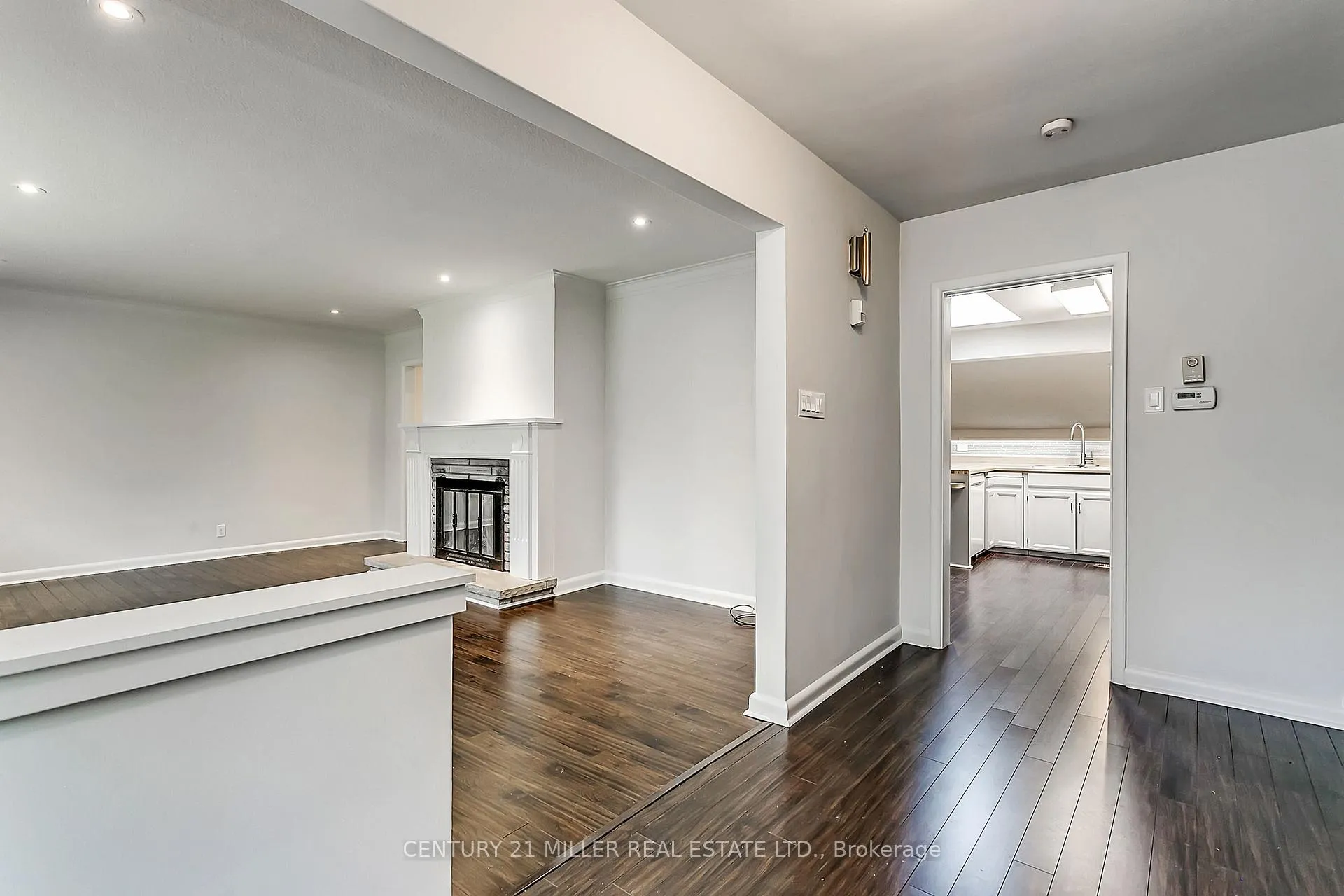 Photo 3 of 91 Ennisclare Drive E, Oakville, Morrison — HOMEH