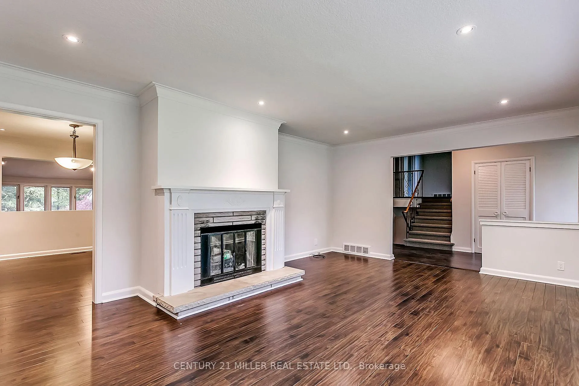 Photo 5 of 91 Ennisclare Drive E, Oakville, Morrison — HOMEH