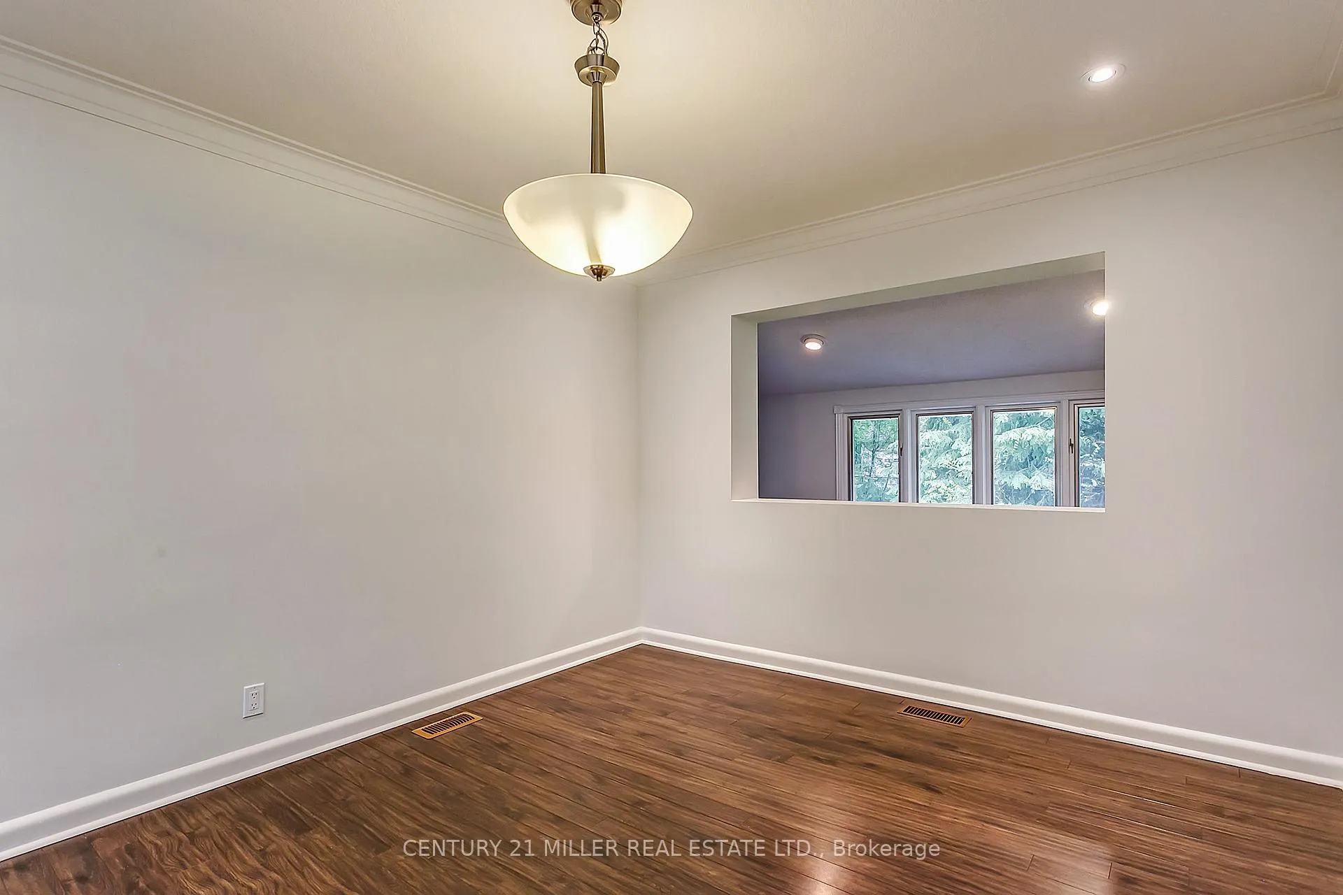 Photo 6 of 91 Ennisclare Drive E, Oakville, Morrison — HOMEH