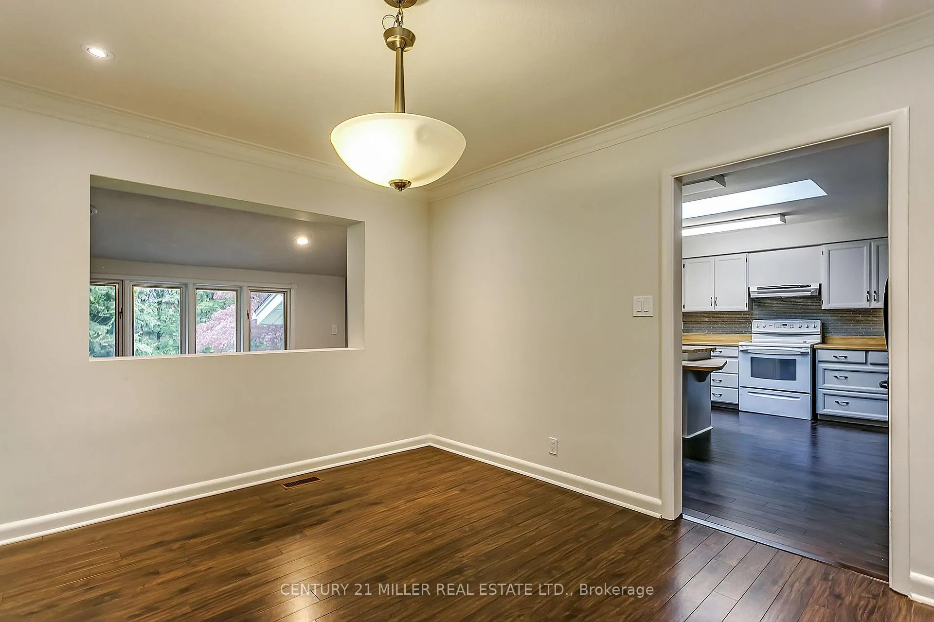 Photo 7 of 91 Ennisclare Drive E, Oakville, Morrison — HOMEH