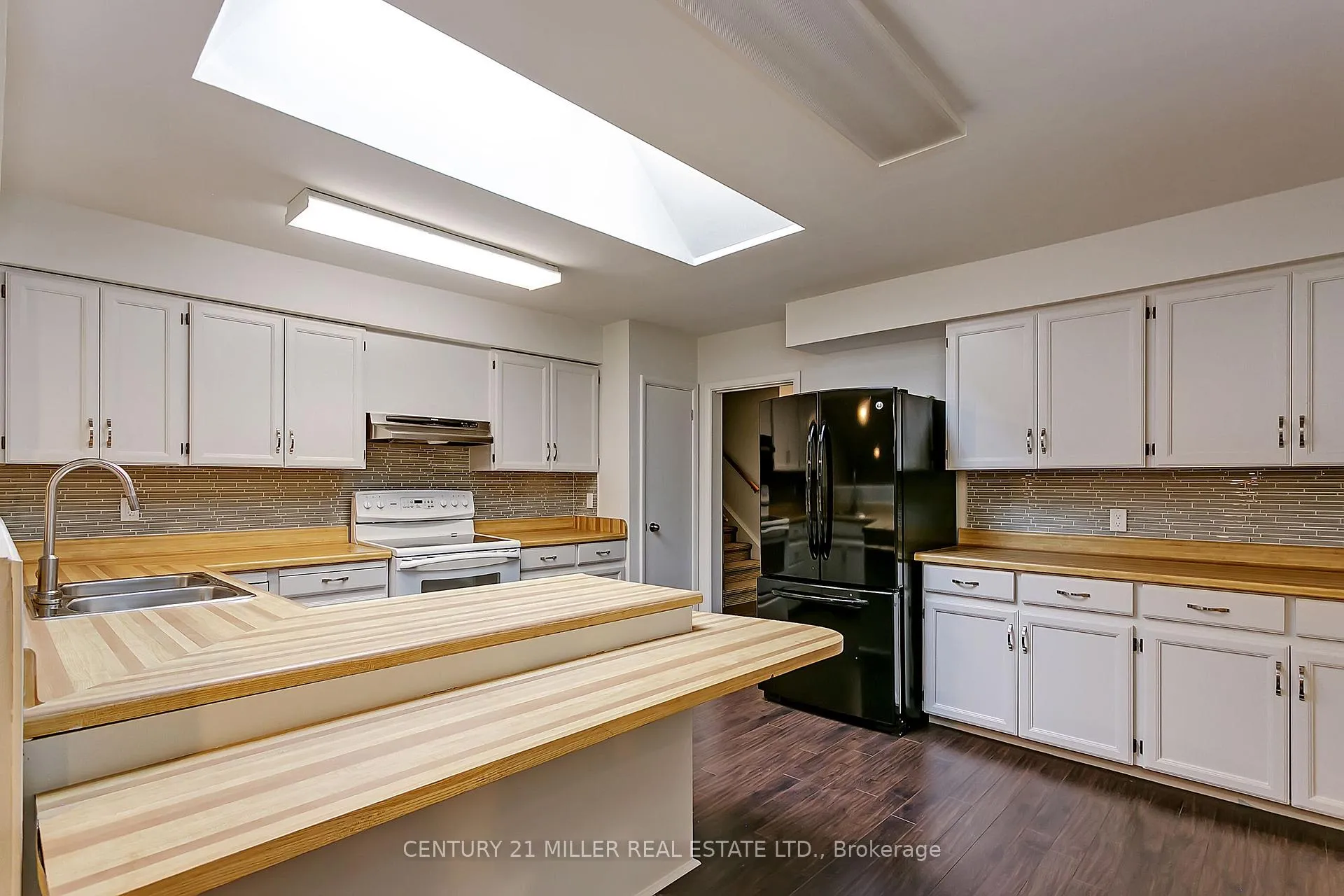 Photo 8 of 91 Ennisclare Drive E, Oakville, Morrison — HOMEH