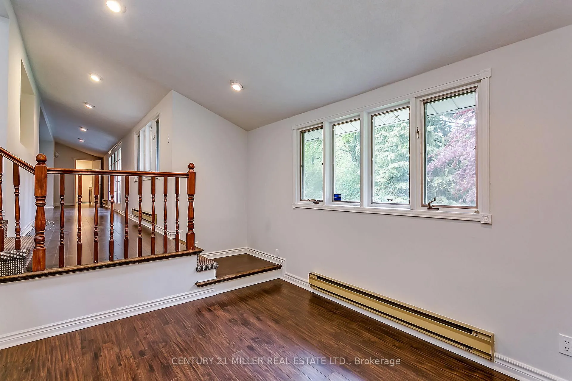 Photo 10 of 91 Ennisclare Drive E, Oakville, Morrison — HOMEH
