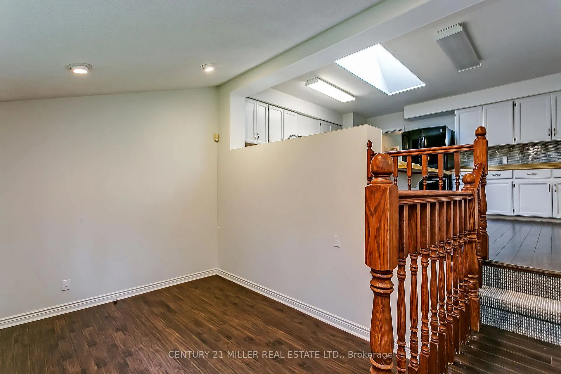 Photo 11 of 91 Ennisclare Drive E, Oakville, Morrison — HOMEH