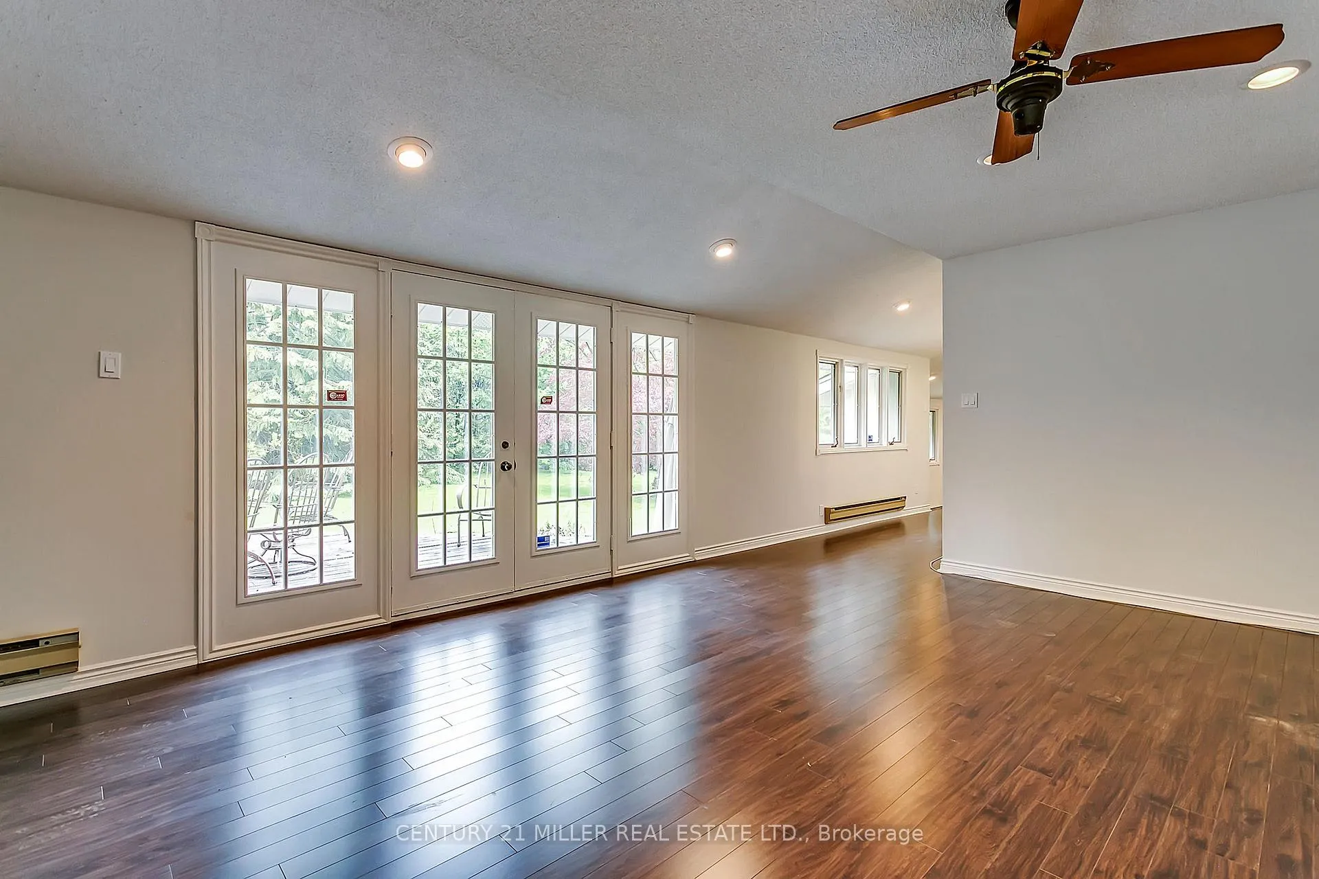 Photo 12 of 91 Ennisclare Drive E, Oakville, Morrison — HOMEH