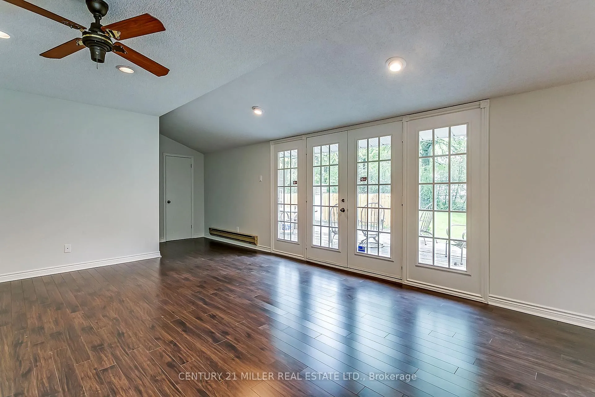 Photo 13 of 91 Ennisclare Drive E, Oakville, Morrison — HOMEH