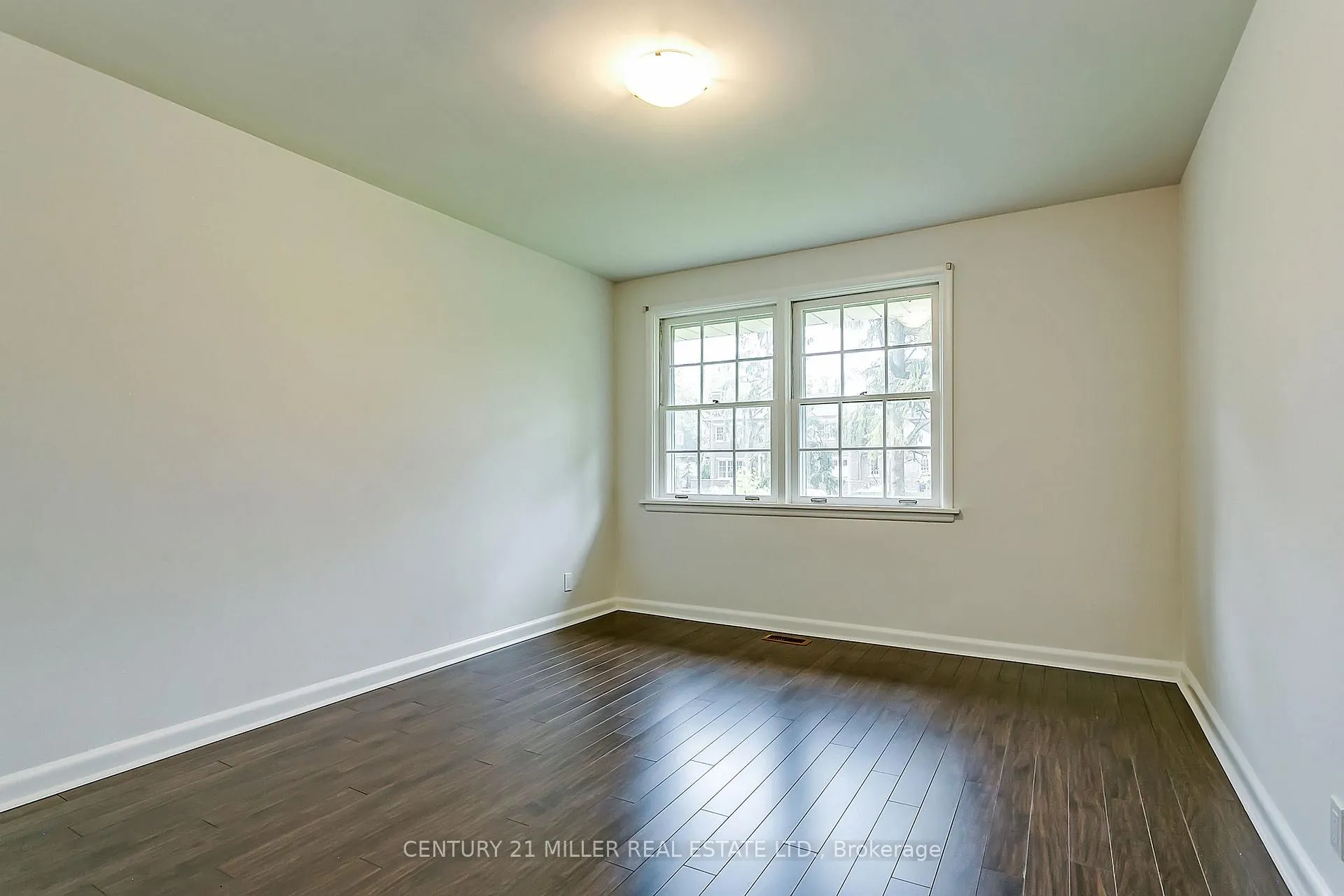 Photo 16 of 91 Ennisclare Drive E, Oakville, Morrison — HOMEH