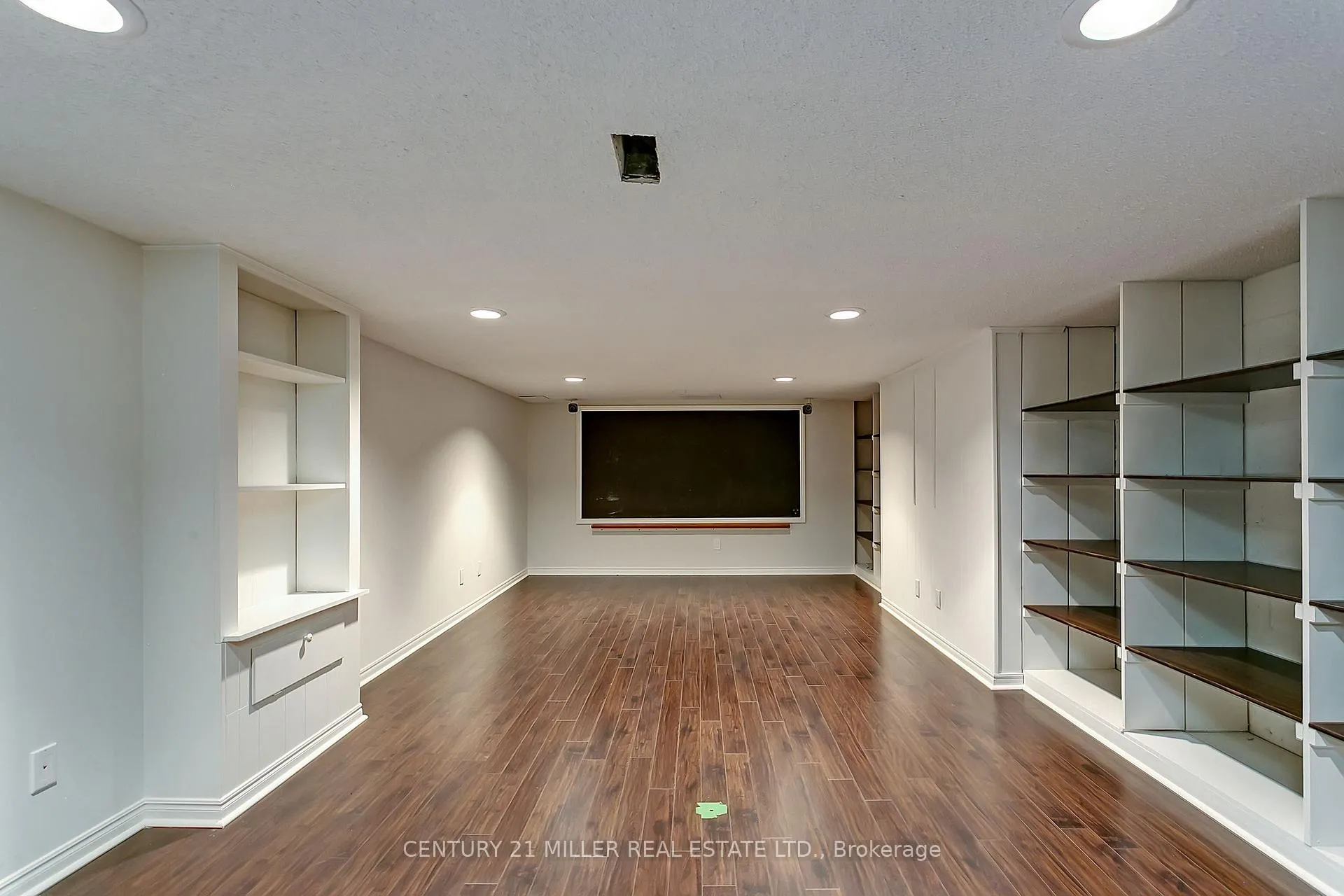 Photo 21 of 91 Ennisclare Drive E, Oakville, Morrison — HOMEH