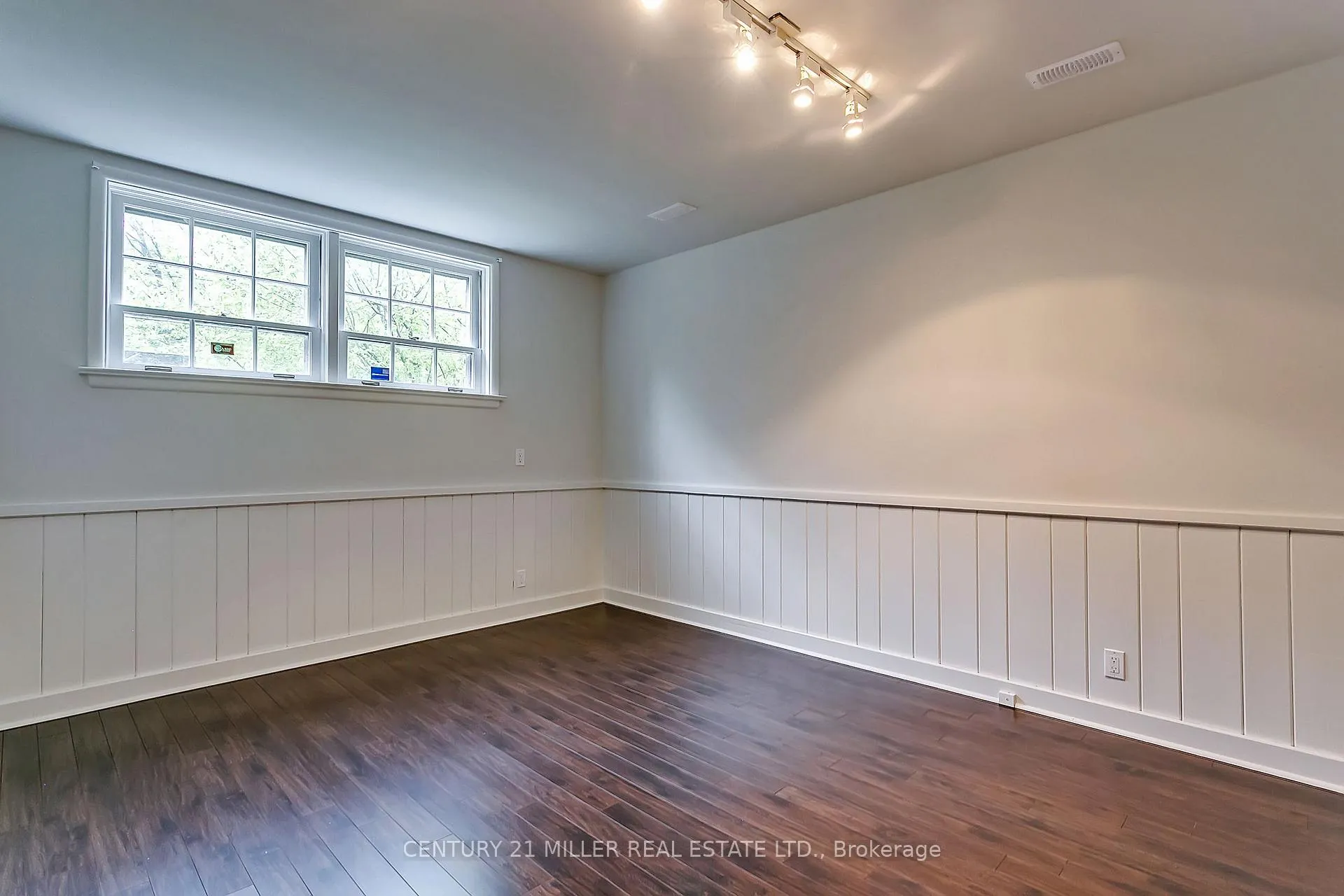 Photo 22 of 91 Ennisclare Drive E, Oakville, Morrison — HOMEH