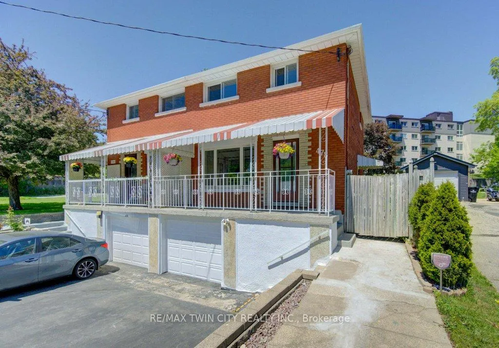 Front of 478 Wellington Street N