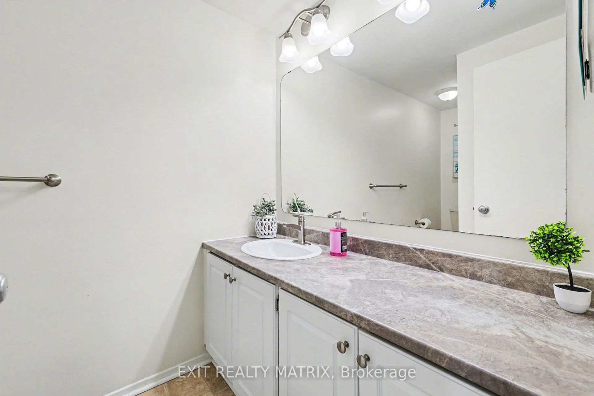Photo 18 of 112 Castlefrank Road, Ottawa, Kanata - Glencairn/Hazeldean — HOMEH