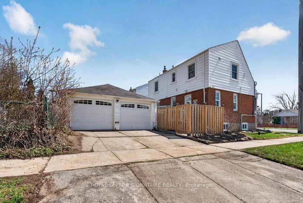 Photo 44 of 3244 St Clair Avenue E, Scarborough, Clairlea-Birchmount — HOMEH