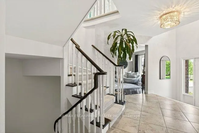 Photo 3 of 38 Sundrop Court, Hamilton, Iroquoia Heights — HOMEH