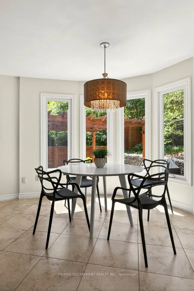 Photo 8 of 38 Sundrop Court, Hamilton, Iroquoia Heights — HOMEH