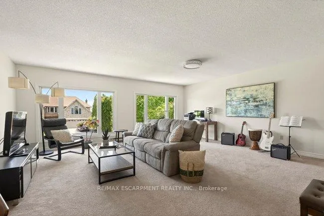 Photo 9 of 38 Sundrop Court, Hamilton, Iroquoia Heights — HOMEH