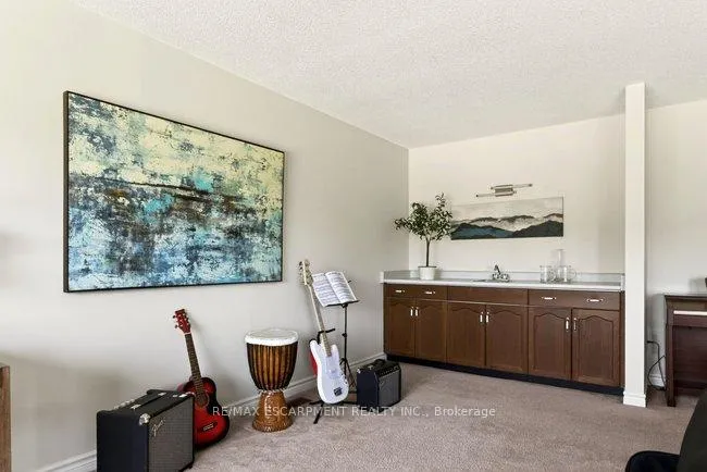 Photo 10 of 38 Sundrop Court, Hamilton, Iroquoia Heights — HOMEH