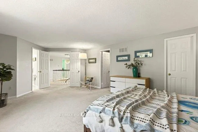 Photo 18 of 38 Sundrop Court, Hamilton, Iroquoia Heights — HOMEH