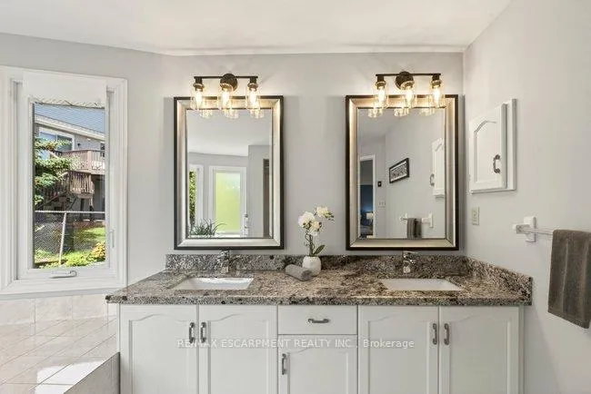 Photo 20 of 38 Sundrop Court, Hamilton, Iroquoia Heights — HOMEH